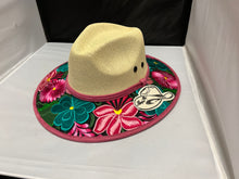 Load image into Gallery viewer, Hat with Flower Design
