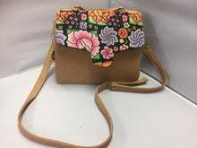 Load image into Gallery viewer, Beautiful Purse with unique  flower  design on top
